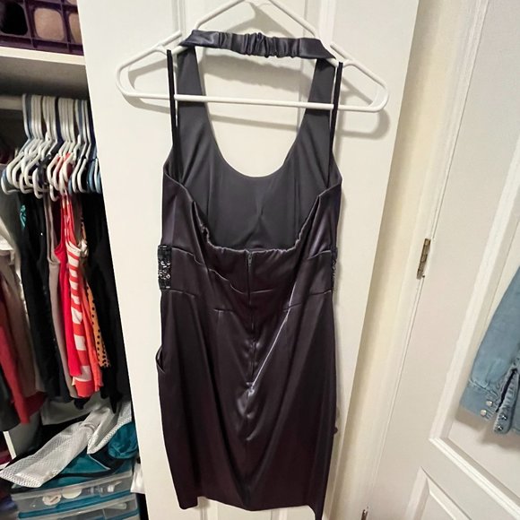 Beautiful halter dress with sequins on front - Picture 3 of 3